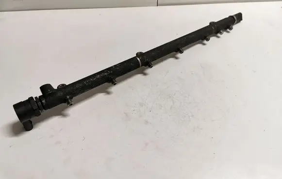 Mercedes-Benz E W211 Fuel main line pipe A6110780449 0281002504