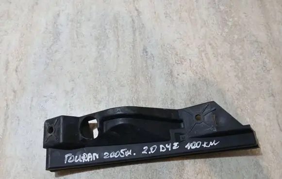 Volkswagen Touran I Front bumper mounting bracket 1T0807890A