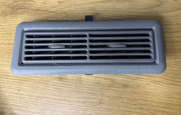 Opel Vivaro Air vent grill in roof