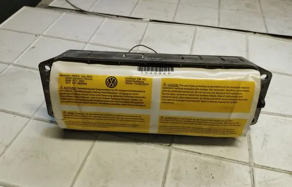 Volkswagen Touran I Passenger airbag 1T0880204A
