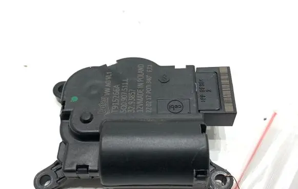 Volkswagen Tiguan Air flap motor/actuator 5Q0907511L