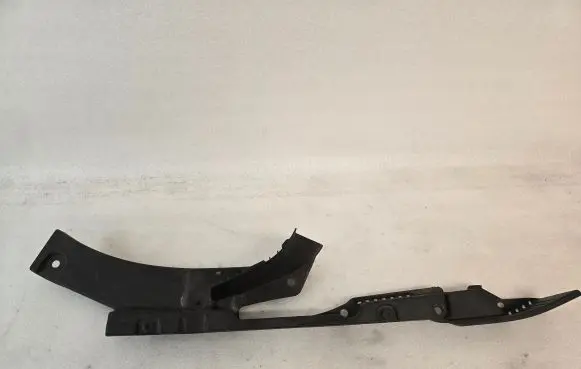 Volvo XC60 Fender mounting bracket 32216109