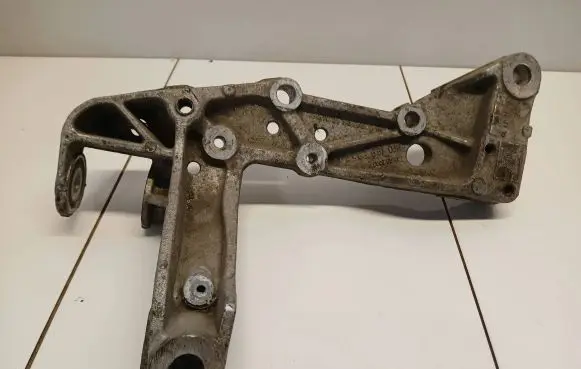 Skoda Octavia Mk2 (1Z) Front lower control arm/wishbone 1k0199296f