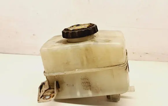 Brake fluid reservoir