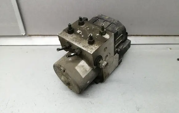 Subaru Forester SF ABS Pump 27531FC010 11000040690