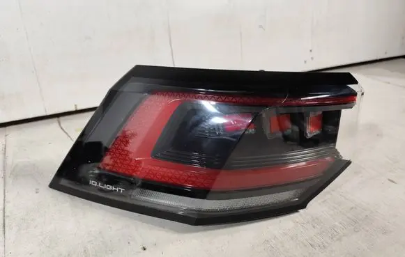 Volkswagen Golf VIII Rear/tail lights 5H0945207B L892777