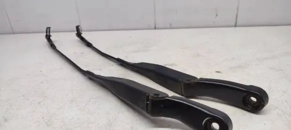 Volkswagen PASSAT B5.5 Front wiper blade arm 3B1955410C 3B1955409C