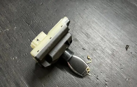 Engine start stop button switch