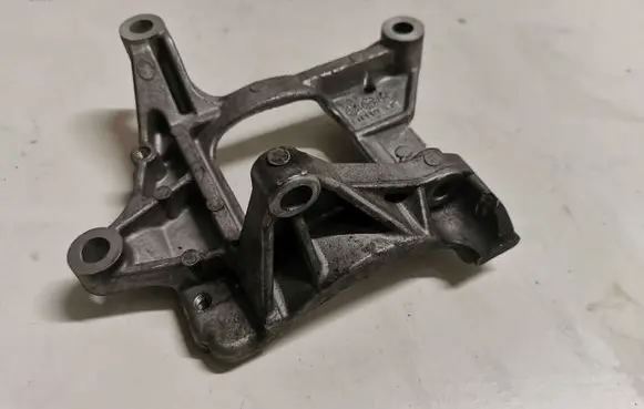 Subaru Outback (BS) Generator/alternator bracket 