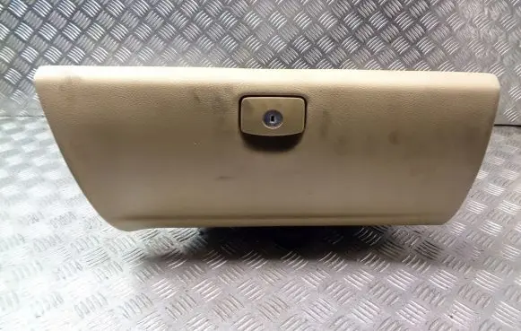 Peugeot 407 Glove box
