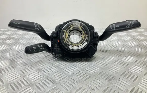 Wiper turn signal indicator stalk/switch
