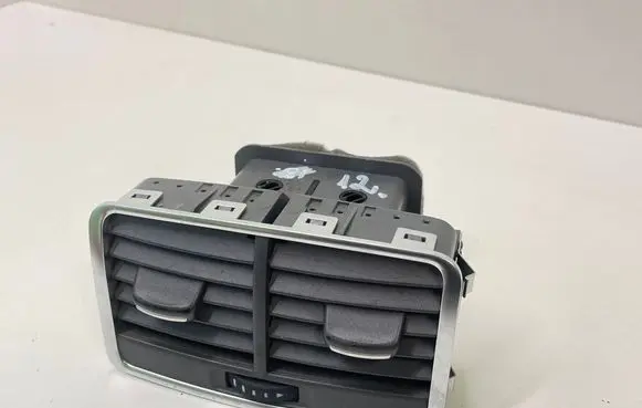 Rear air vent grill