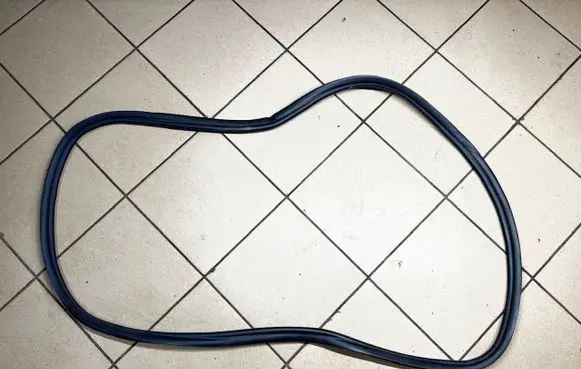 BMW 5 G30 G31 G38 Front door rubber seal 7337000