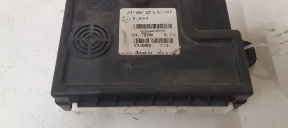KIA Sorento Door central lock control unit/module 954113E850 10R020746