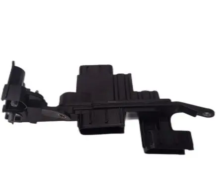 BMW 5 G60 G61 Fuel distributor 