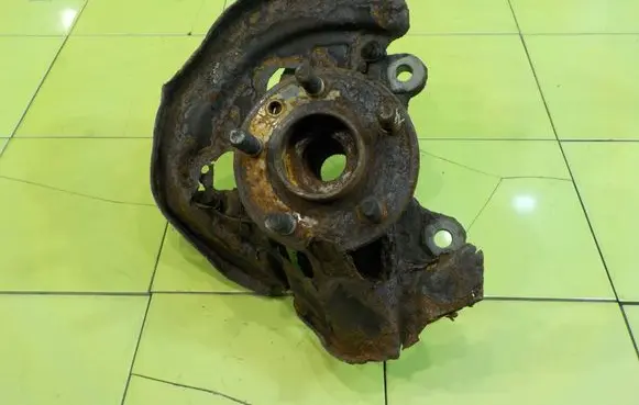 Land Rover Freelander 2 - LR2 Front wheel hub spindle knuckle PRZOD