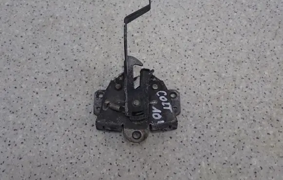 Mitsubishi Colt Engine bonnet/hood lock/catch
