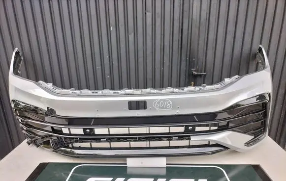 Volkswagen Tiguan Front bumper 5NN807221B
