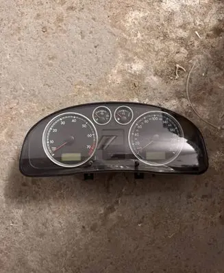 Volkswagen PASSAT B6 Speedometer (instrument cluster)