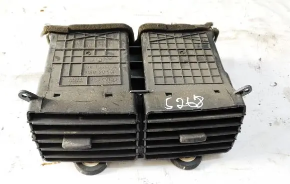 KIA Sportage Dash center air vent grill km84810a