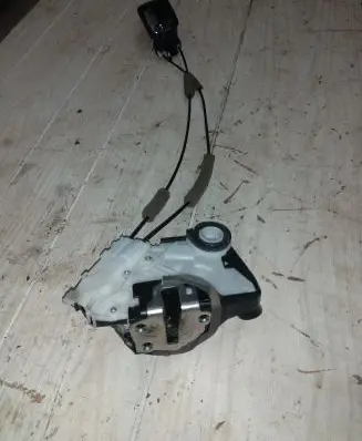 Honda CR-V Front door lock