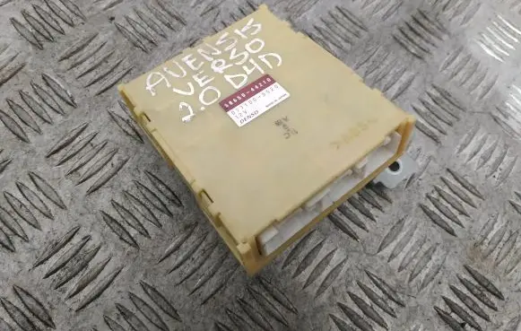 Toyota Avensis Verso Air conditioner control unit module 8865044210