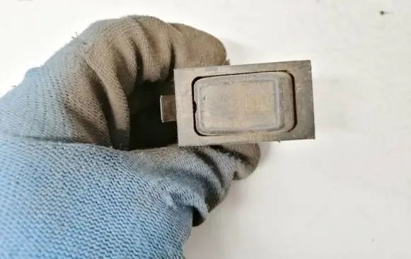 Volkswagen Jetta I Windscreen/window heater switch 321959621b