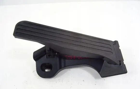 Volkswagen Touran III Accelerator throttle pedal 1T1721503N