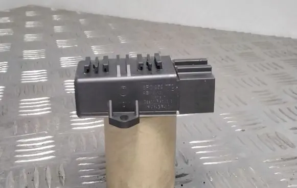 Seat Ibiza IV (6J,6P) Seat heating relay 6R0959772
