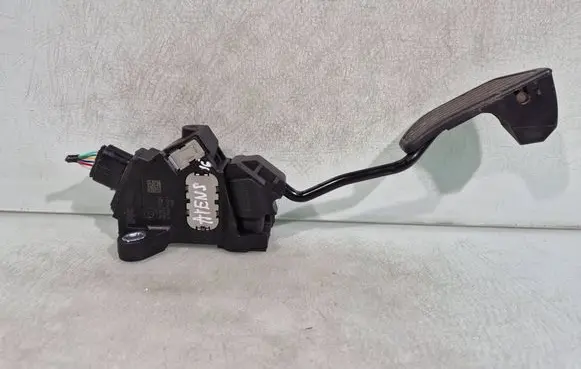 Toyota Avensis T270 Accelerator throttle pedal 7811002150 16067C 14506019621