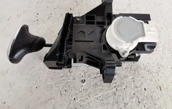 Lexus CT 200H Gear shifter/selector 75C832RHD