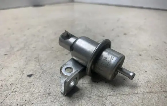 Ford Focus Fuel pressure regulator 0280160601