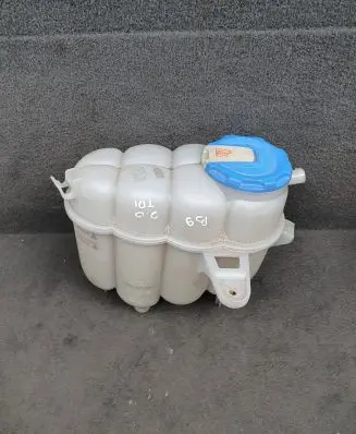 Audi A4 S4 B9 Coolant expansion tank/reservoir 8W0121405E