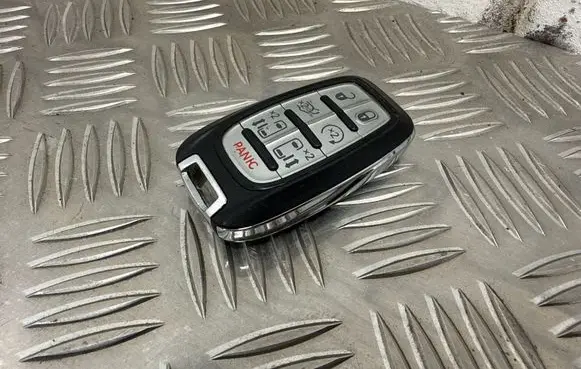 Chrysler Pacifica Ignition key/card 68217832AC