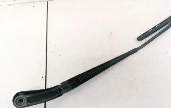 Volvo V70 Front wiper blade arm 8624246