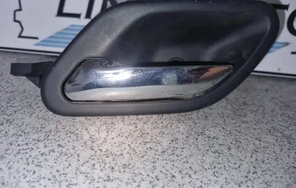 BMW 5 E39 Front door interior handle 8226049