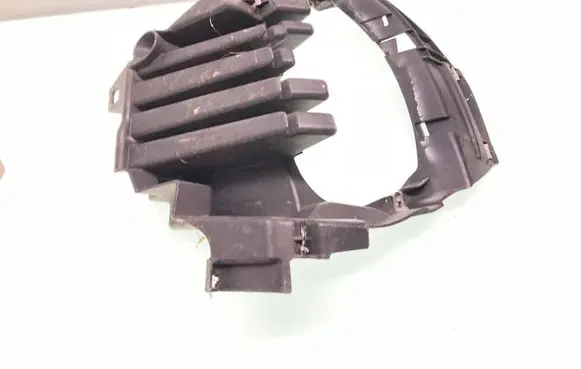 Mercedes-Benz A W169 Fog light bracket A1698850865