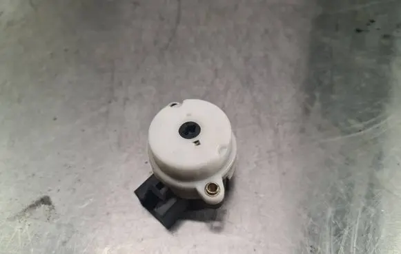 Volvo S60 Ignition lock contact 8645228