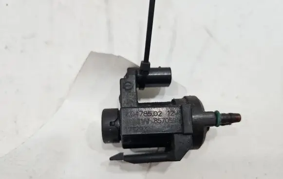 BMW 2 F22 F23 Vacuum valve 8570591