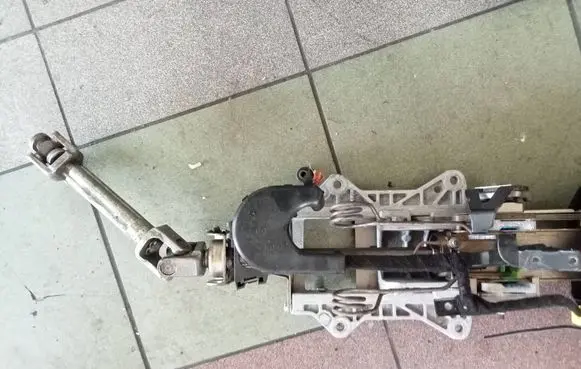 Volkswagen Golf V Steering wheel axle 76976J0000
