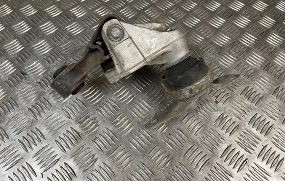 Peugeot 508 Engine mount bracket 9647646380