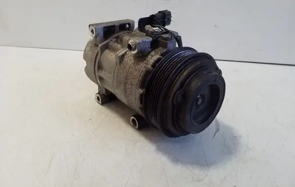 KIA Stonic Air conditioning (A/C) compressor (pump) 1E39E17100