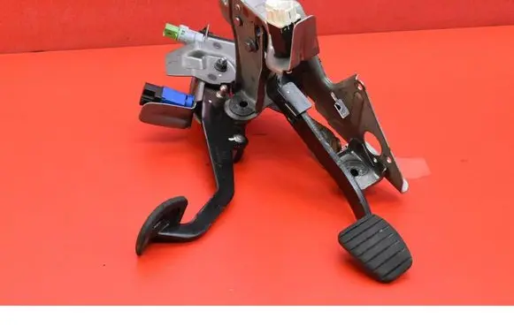 Renault Captur Accelerator throttle pedal 01121630