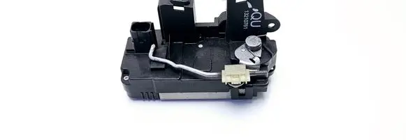Opel Vectra C Rear door lock 13210761