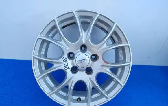 Volkswagen Golf V R16 alloy rim KBA47995