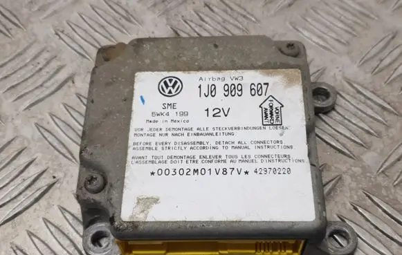 Volkswagen PASSAT B5 Airbag control unit/module 1J0909607 5WK4199