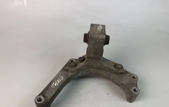 Subaru Outback Engine mounting bracket