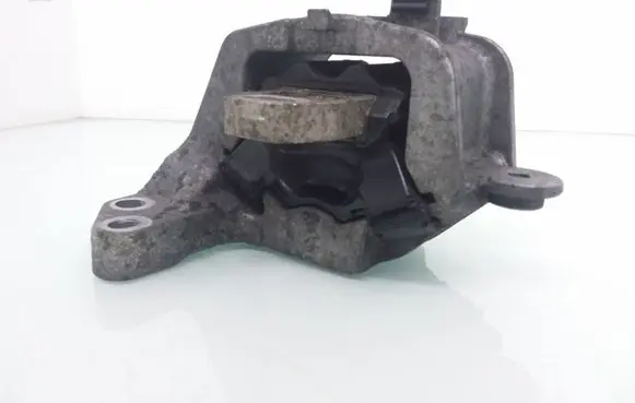 Citroen C5 Engine mount bracket