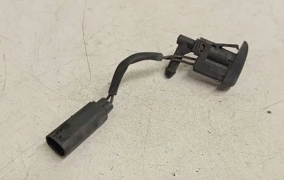 BMW X5 E53 Windshield washer spray nozzle 7110851