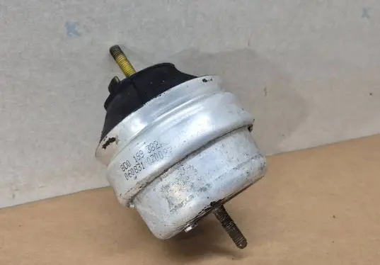 Engine mount bracket